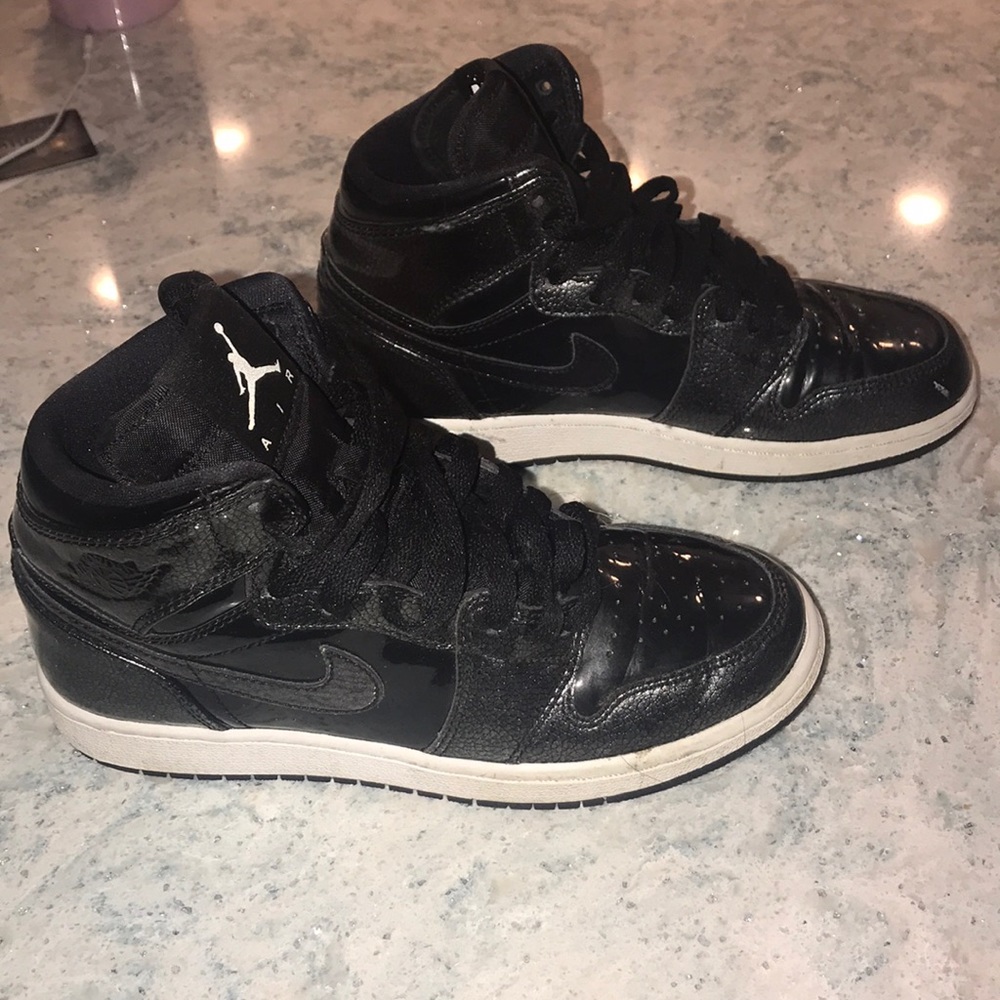 Black Jordan 1 Retro sz 4 Patent Leather - Picture 5 of 6